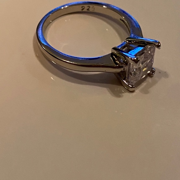 Princess cut 2ctw White Diamond ring - Picture 3 of 6